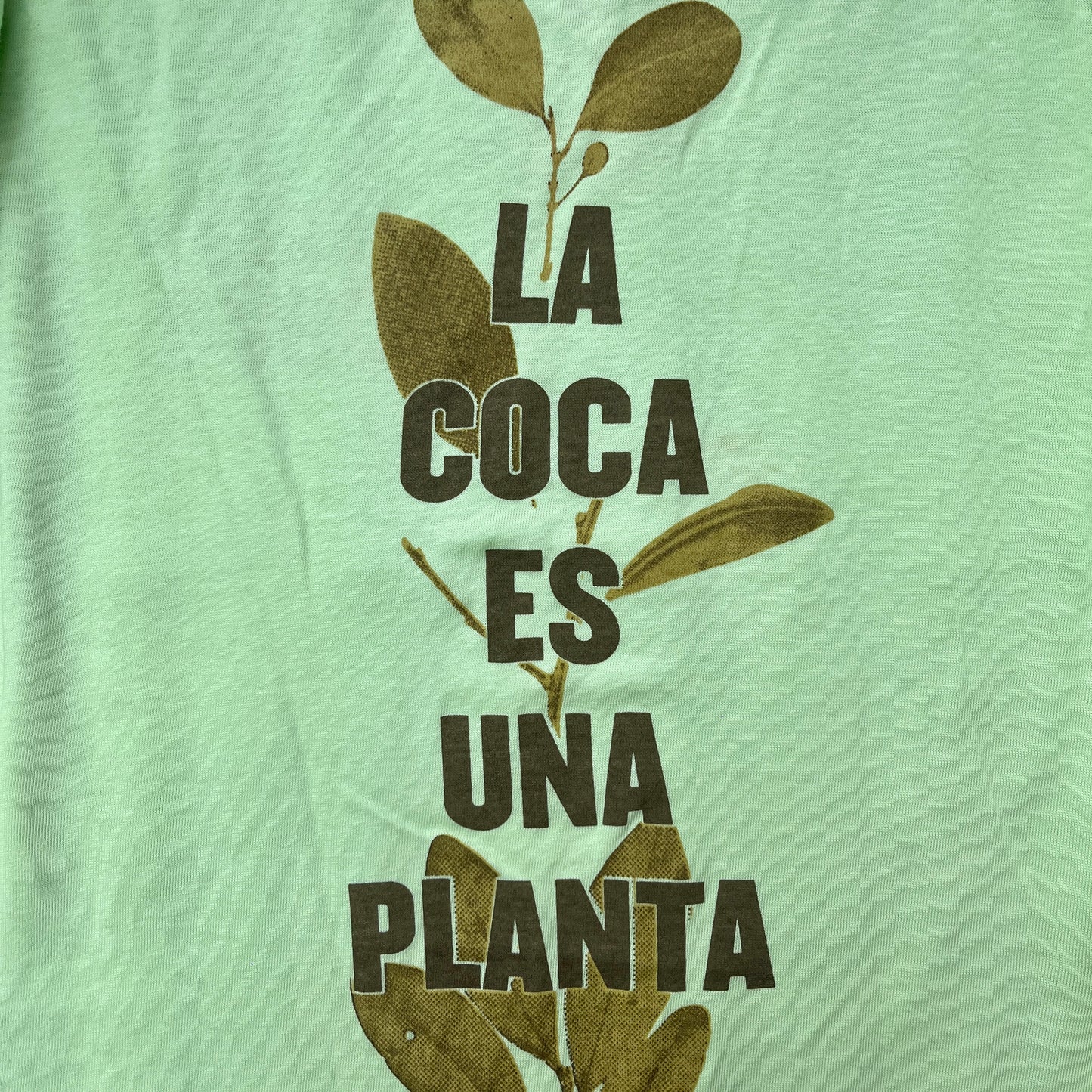 Camiseta Verde Futuro Coca "La Coca es una planta"