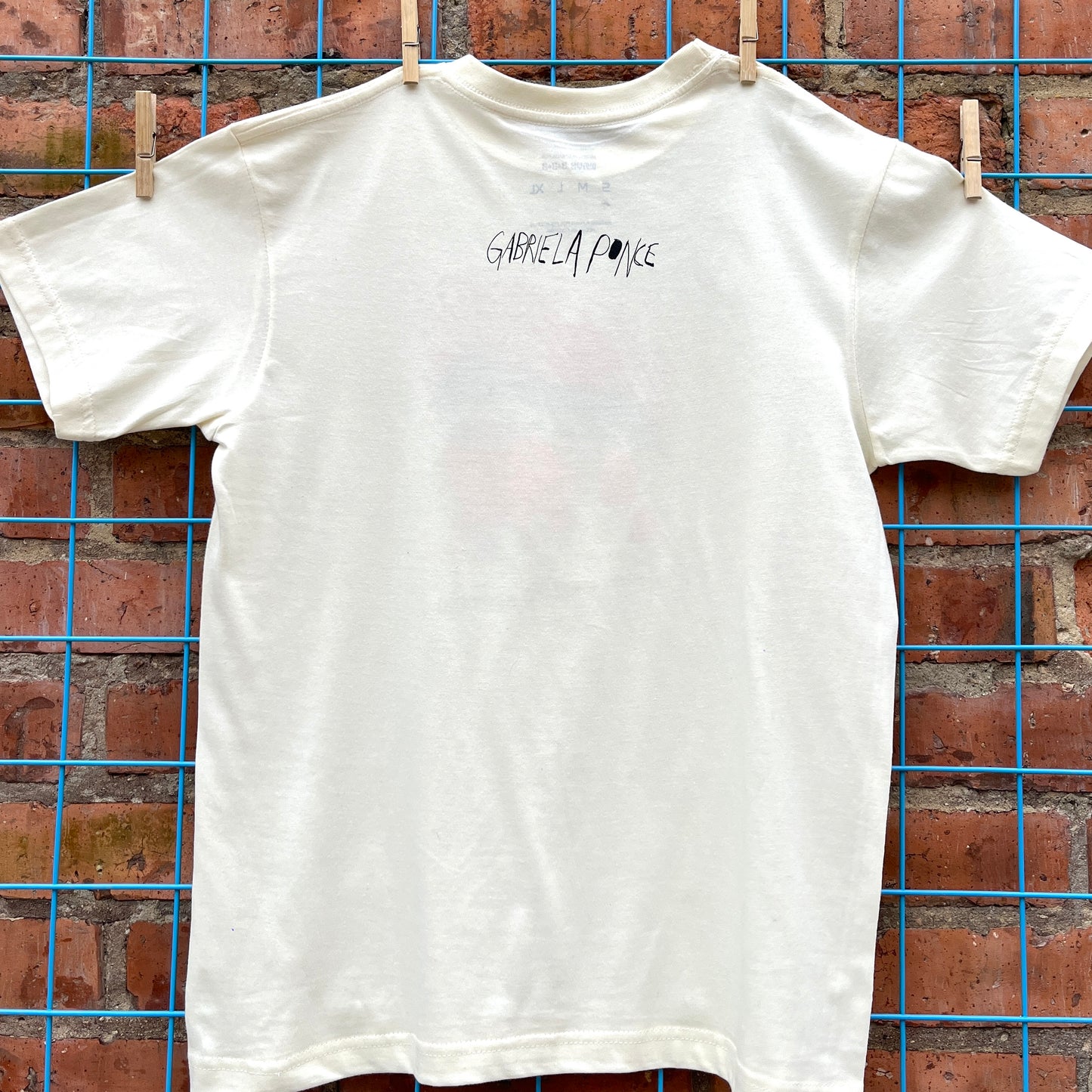 Camiseta "Entro Y Salgo Del Tabú"